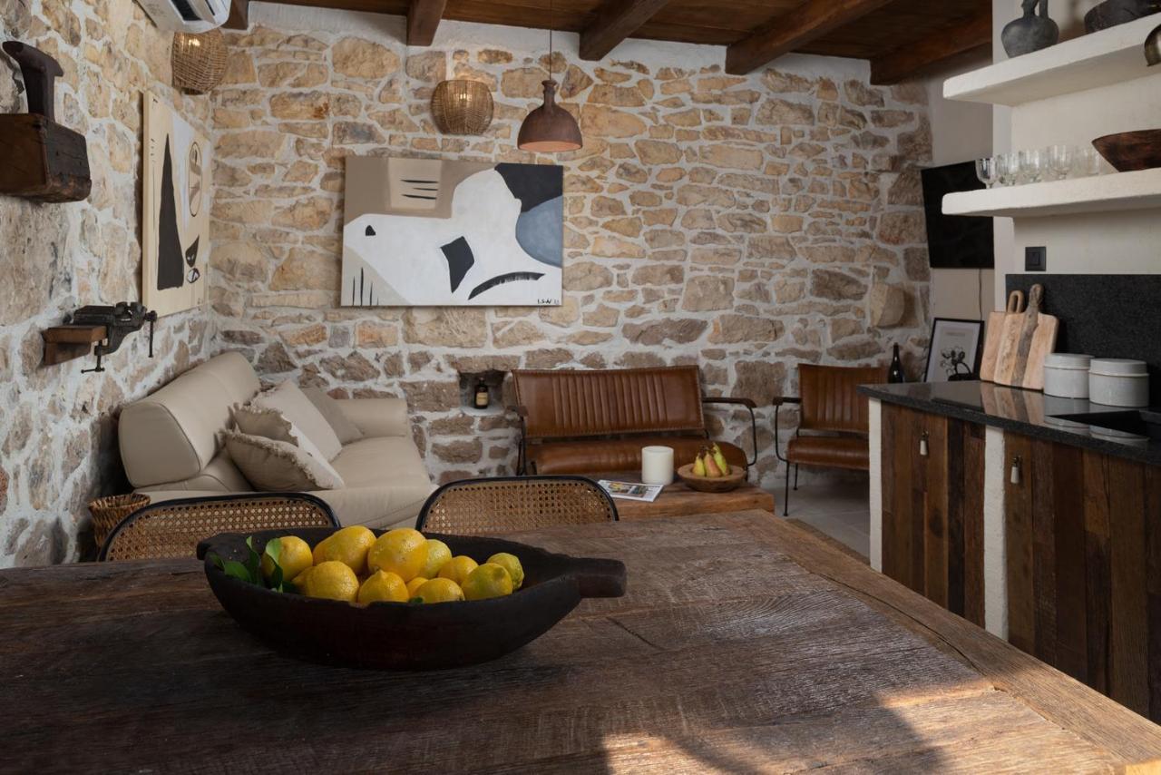 Blacksmith'S House - Rental House With Heated Pool Posedarje Eksteriør bilde