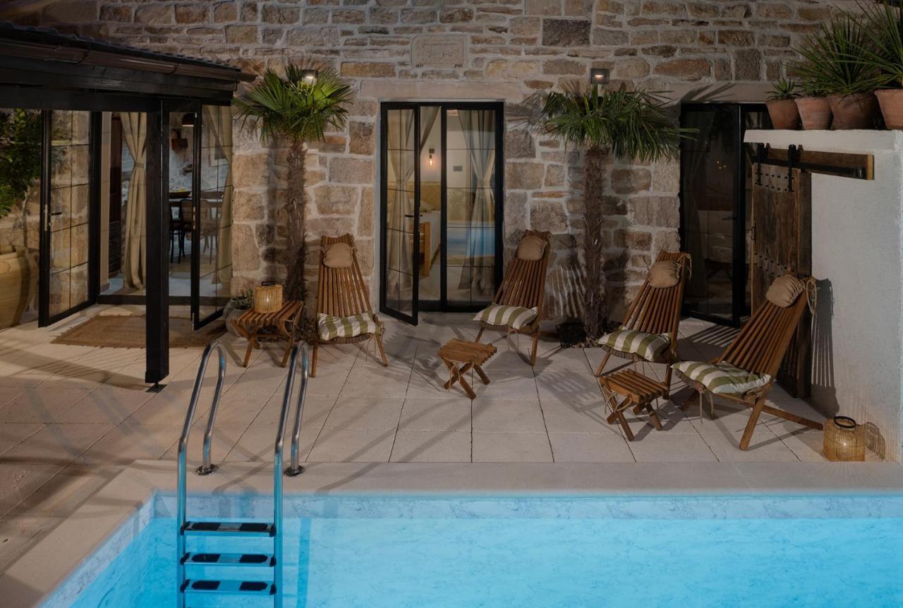 Blacksmith'S House - Rental House With Heated Pool Posedarje Eksteriør bilde