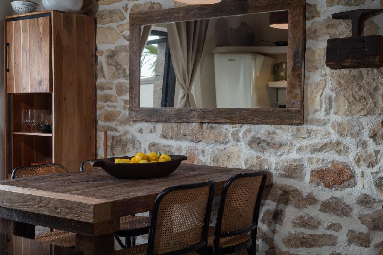 Blacksmith'S House - Rental House With Heated Pool Posedarje Eksteriør bilde