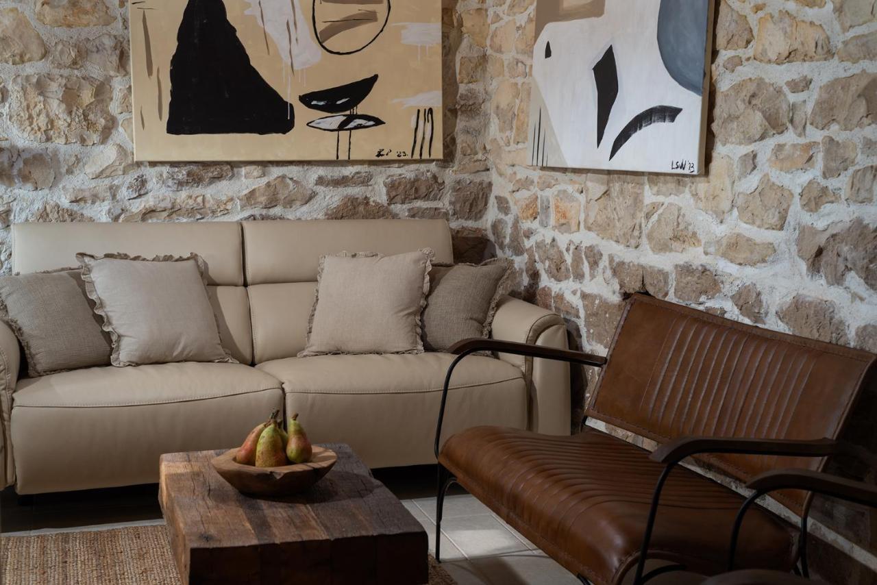 Blacksmith'S House - Rental House With Heated Pool Posedarje Eksteriør bilde