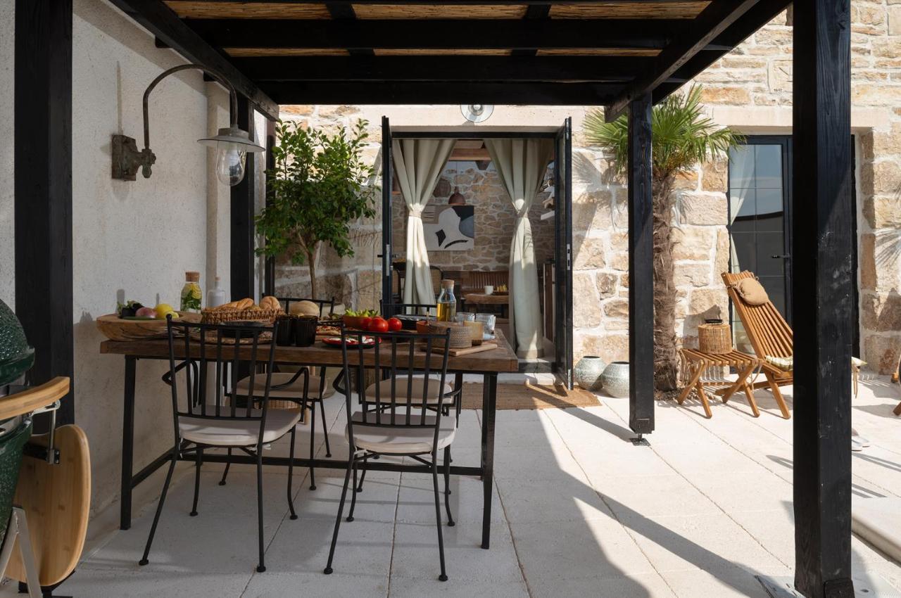 Blacksmith'S House - Rental House With Heated Pool Posedarje Eksteriør bilde