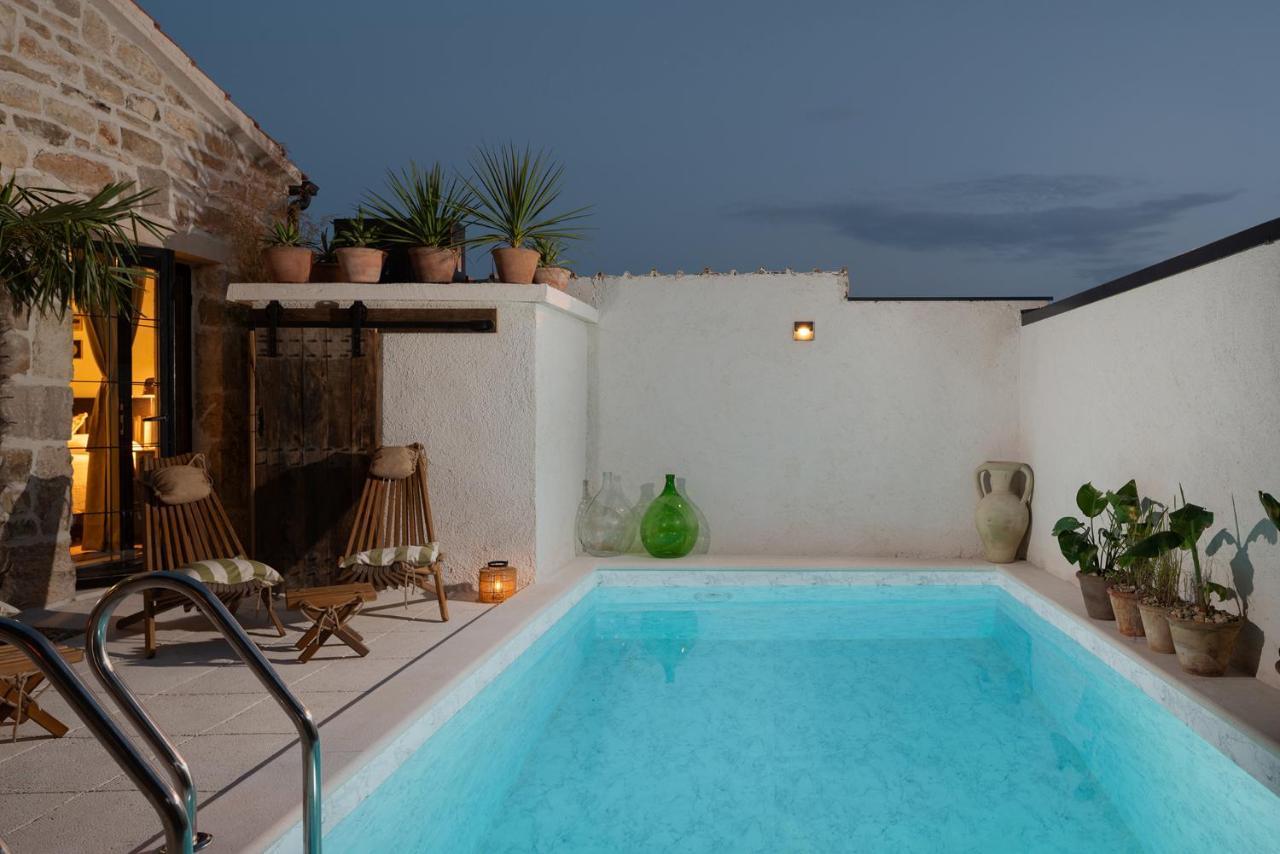 Blacksmith'S House - Rental House With Heated Pool Posedarje Eksteriør bilde