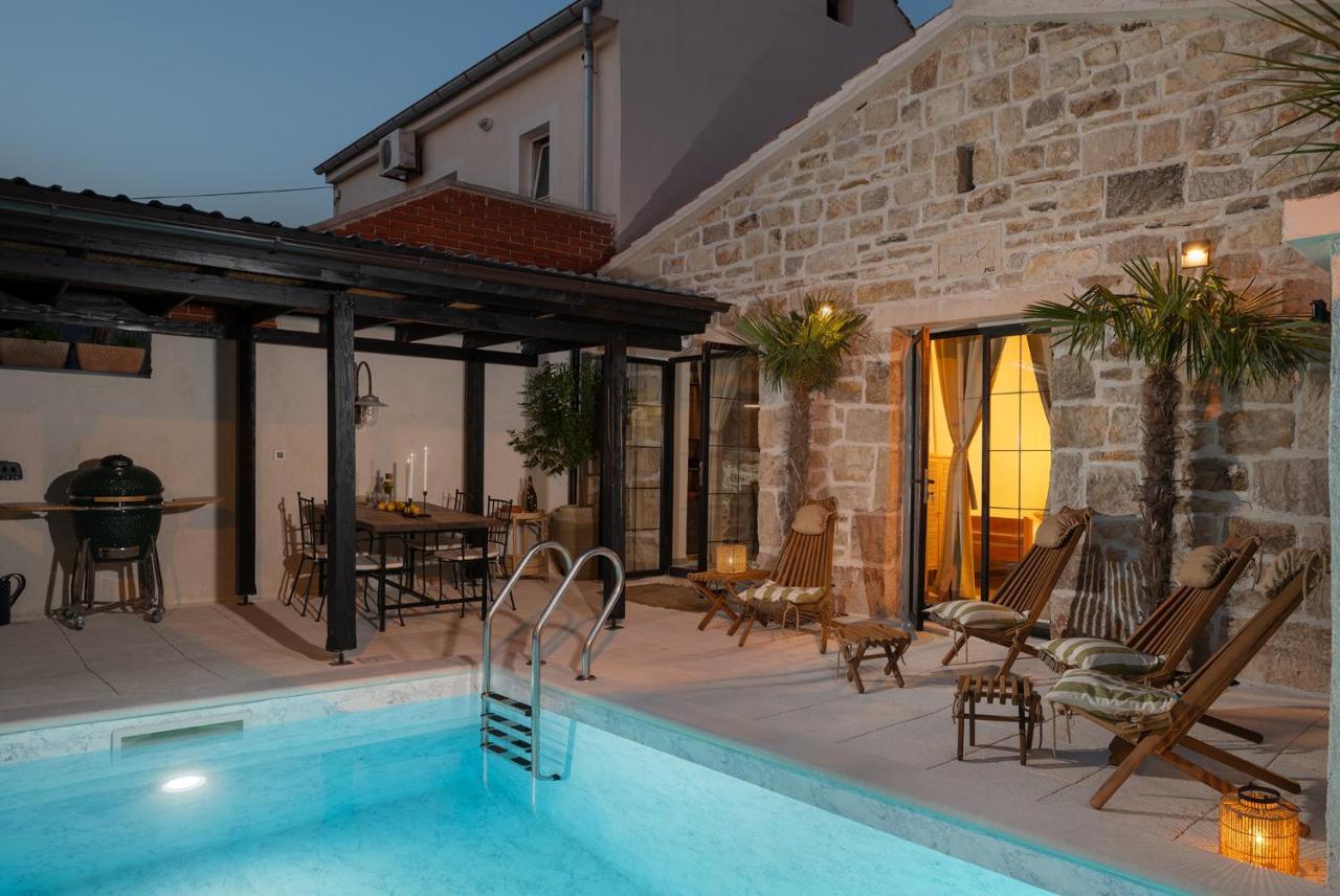Blacksmith'S House - Rental House With Heated Pool Posedarje Eksteriør bilde